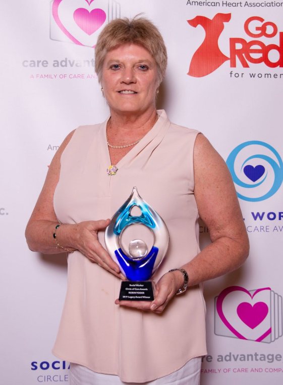 Robin Yoder holding her 2019 Circle of Care Social Work Legacy Award